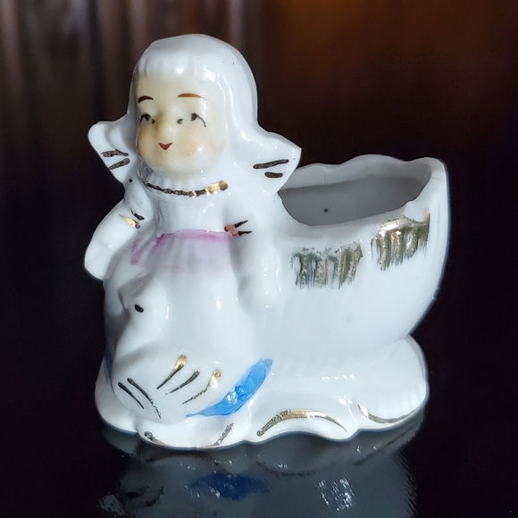 Vntg White Gold Gilt Netherlands 🇳🇱 Girl Goose and Basket Porcelain Toothpick - Picture 8 of 8